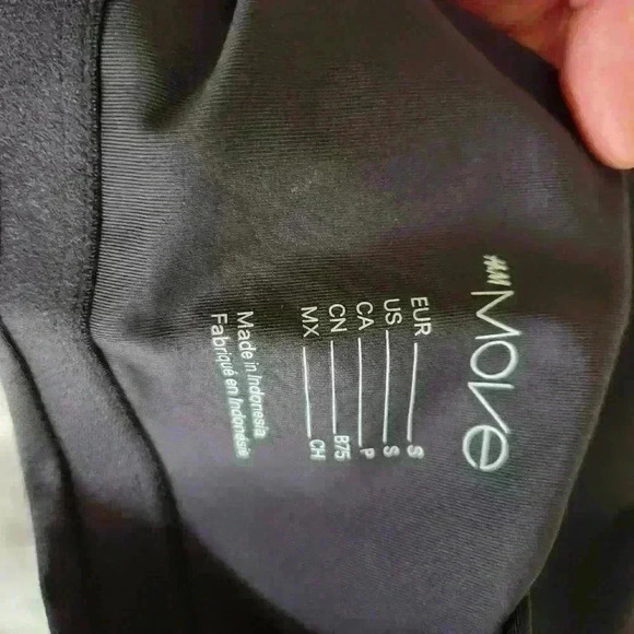 NWT H&M MOVE Black Workout Bra Yoga Running Gym Exercise Light Support Elastic - Picture 3 of 5
